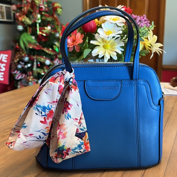 Steve Madden Handbags - Steve Madden Sapphire Bag / Crossbody
